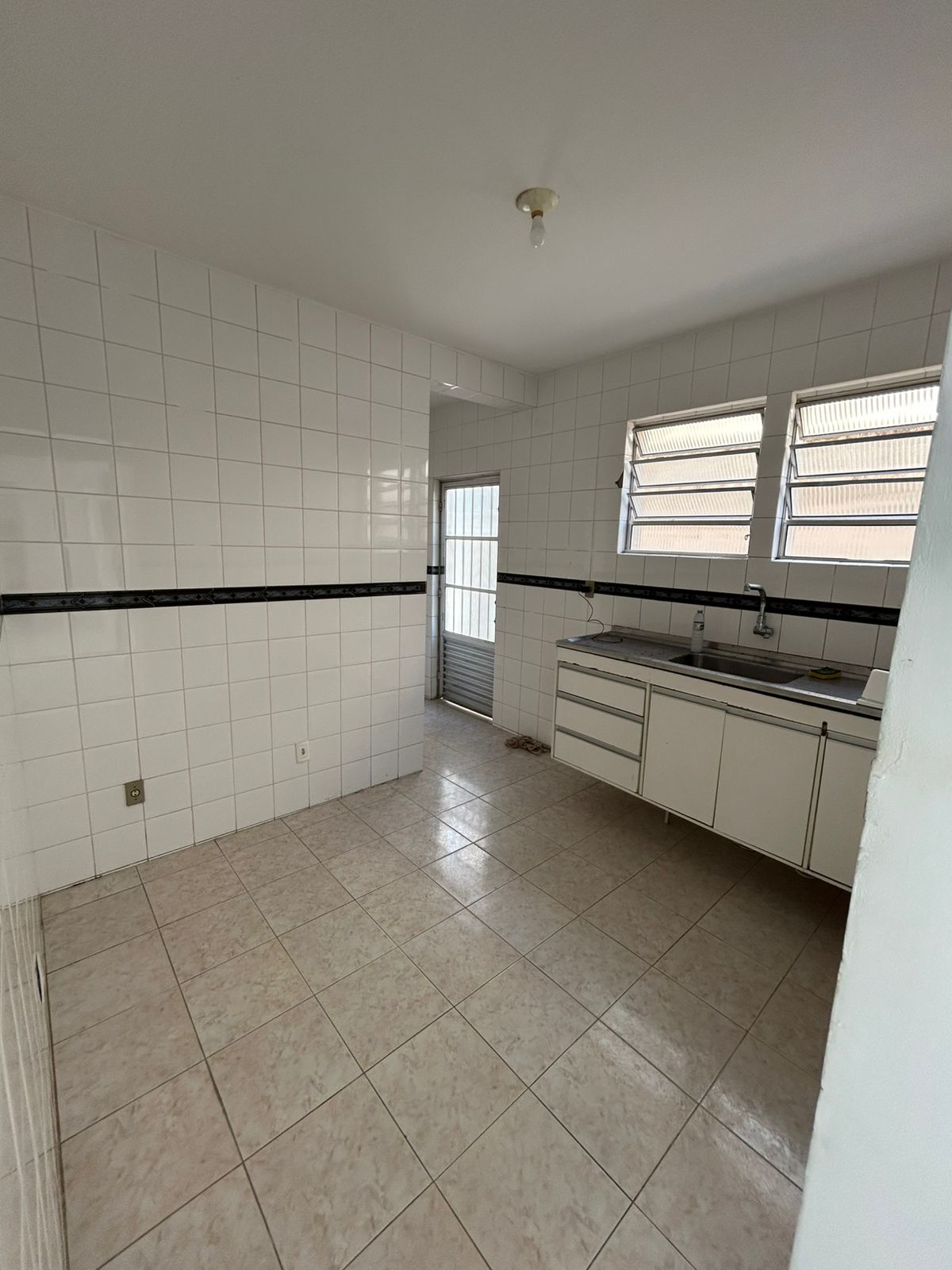 Img Venda 2 Casas térrea e 1º andar com Piscinas