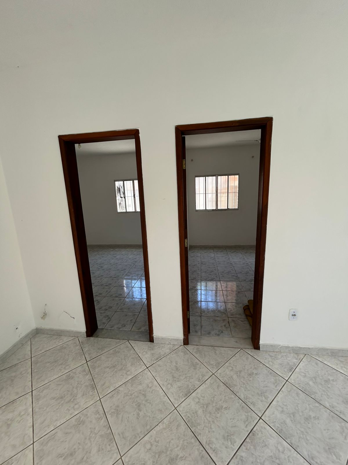 Img Venda 2 Casas térrea e 1º andar com Piscinas