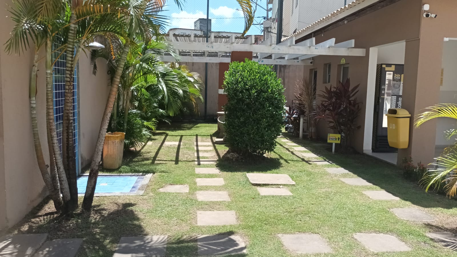 Img Ap 2/4, suíte e Varanda
